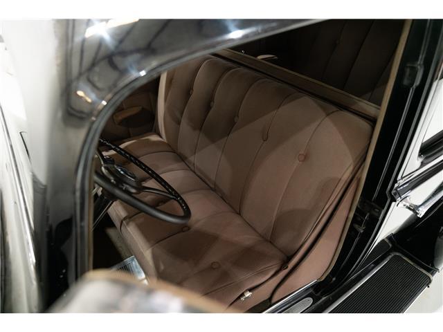 Packard-1937-Sedan-16