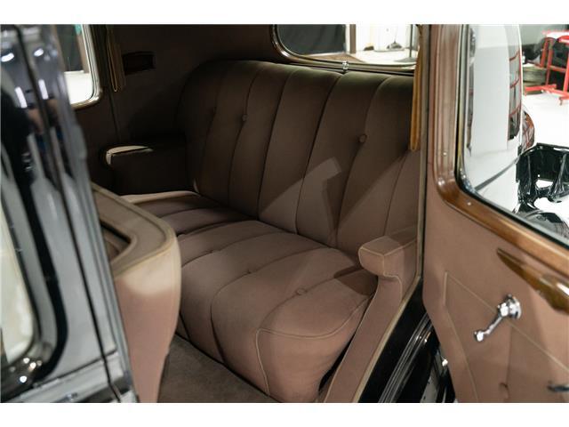 Packard-1937-Sedan-17