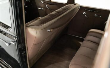 Packard-1937-Sedan-18