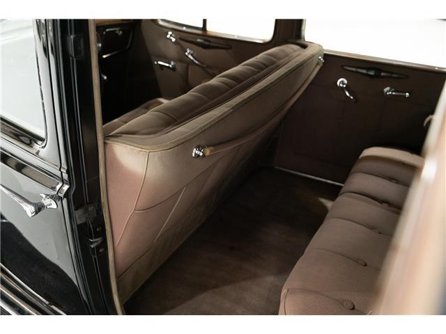 Packard-1937-Sedan-18