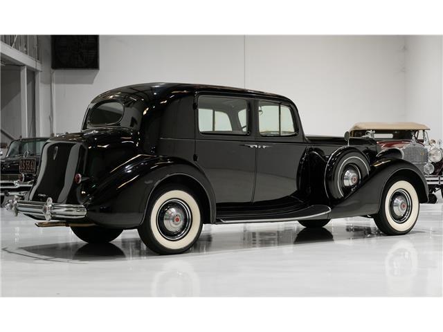 Packard-1937-Sedan-4
