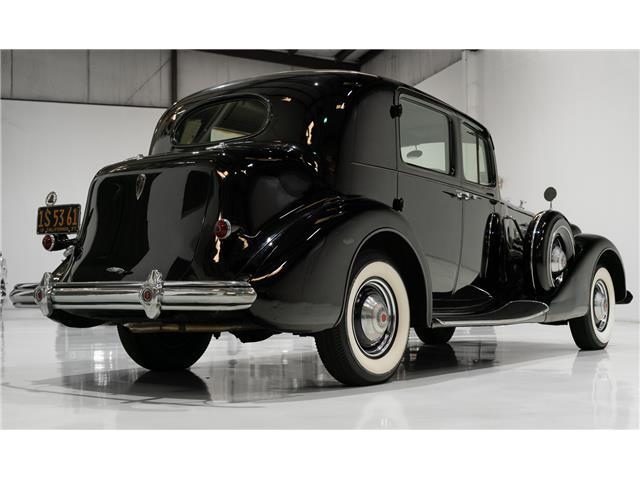 Packard-1937-Sedan-9