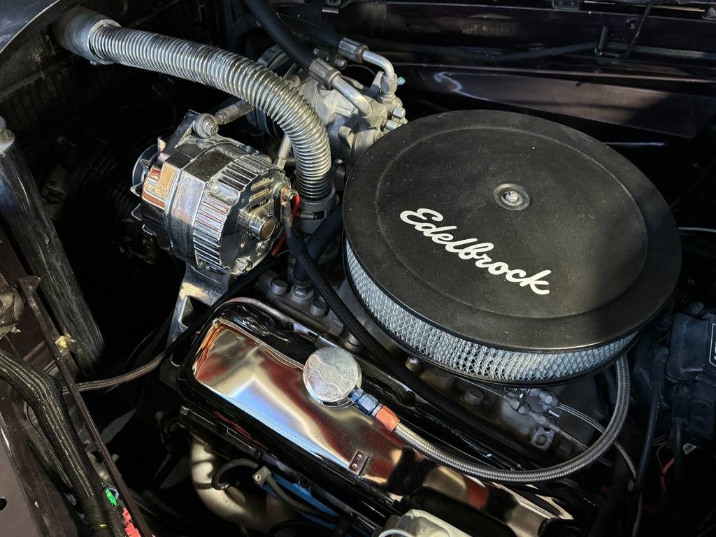 Packard-clipper-custom-street-ro-1947-purple-124