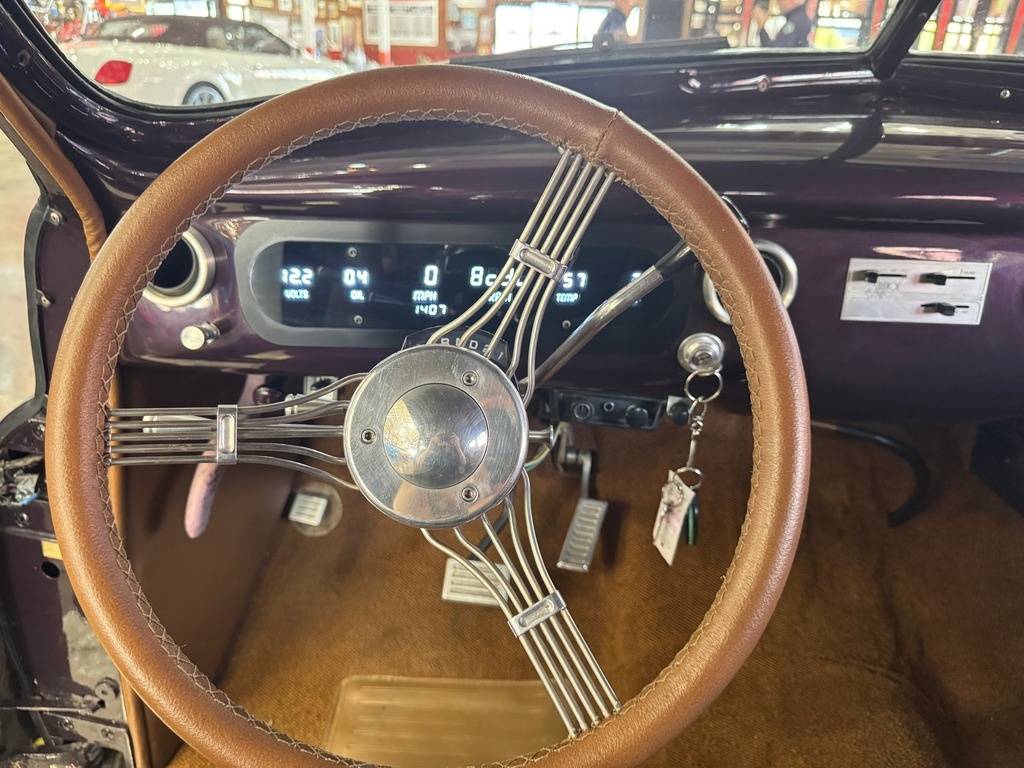 Packard-clipper-custom-street-ro-1947-purple-13