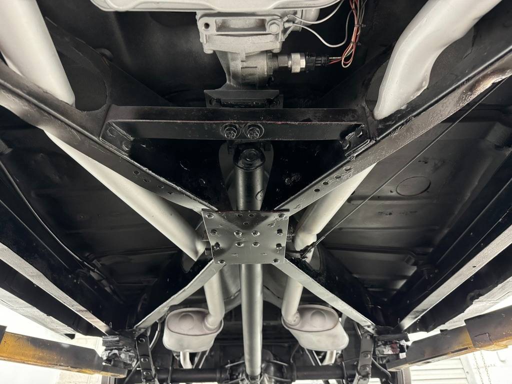 Packard-clipper-custom-street-ro-1947-purple-17