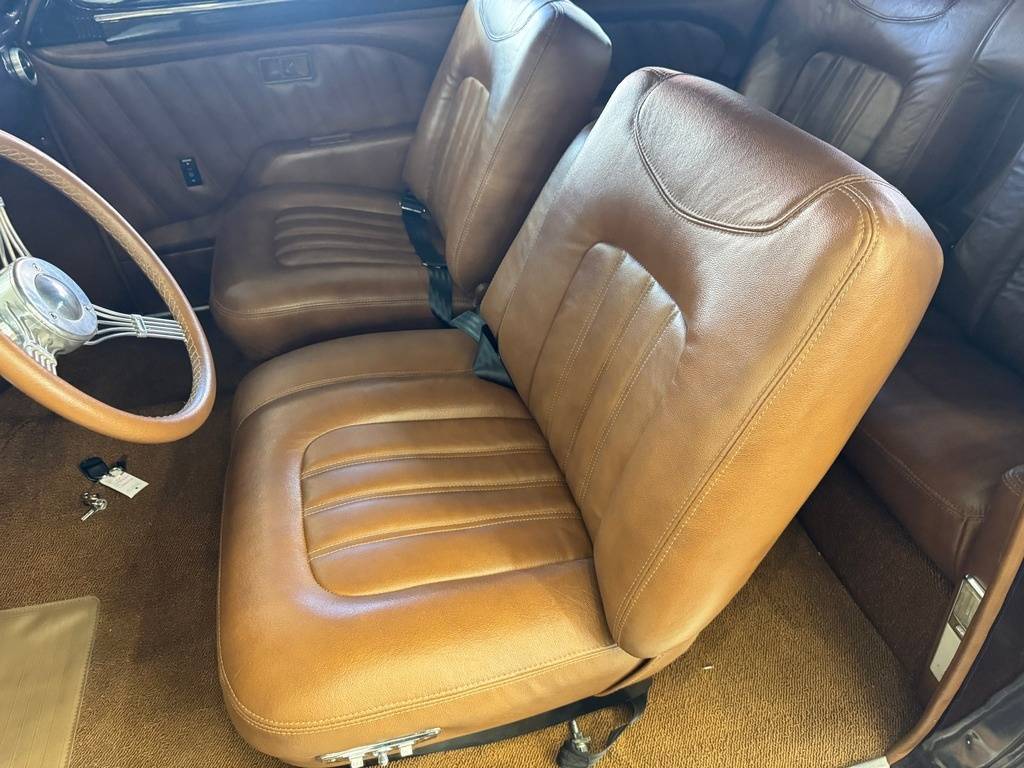 Packard-clipper-custom-street-ro-1947-purple-299