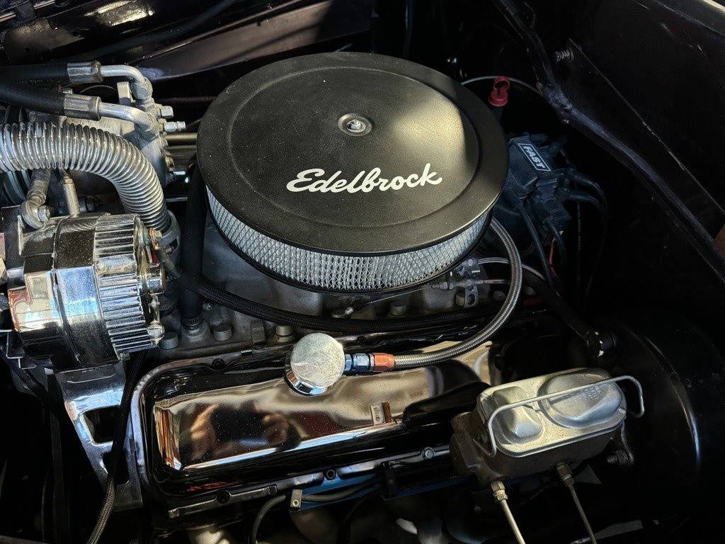 Packard-clipper-custom-street-ro-1947-purple-79