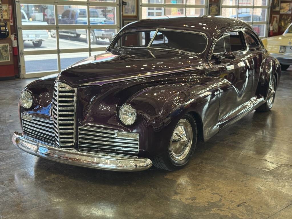 Packard-clipper-custom-street-ro-1947-purple-86