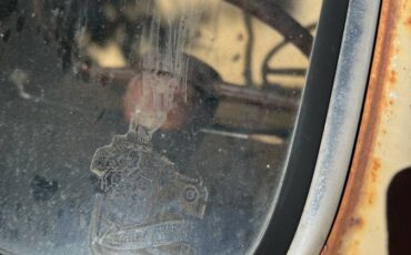 Packard-deluxe-1948-yellow-4