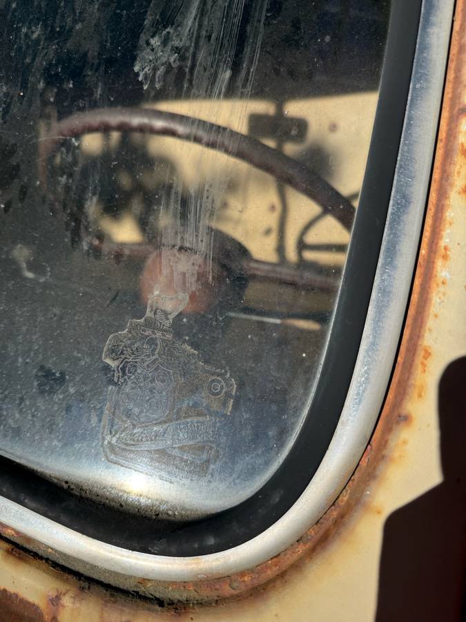 Packard-deluxe-1948-yellow-4