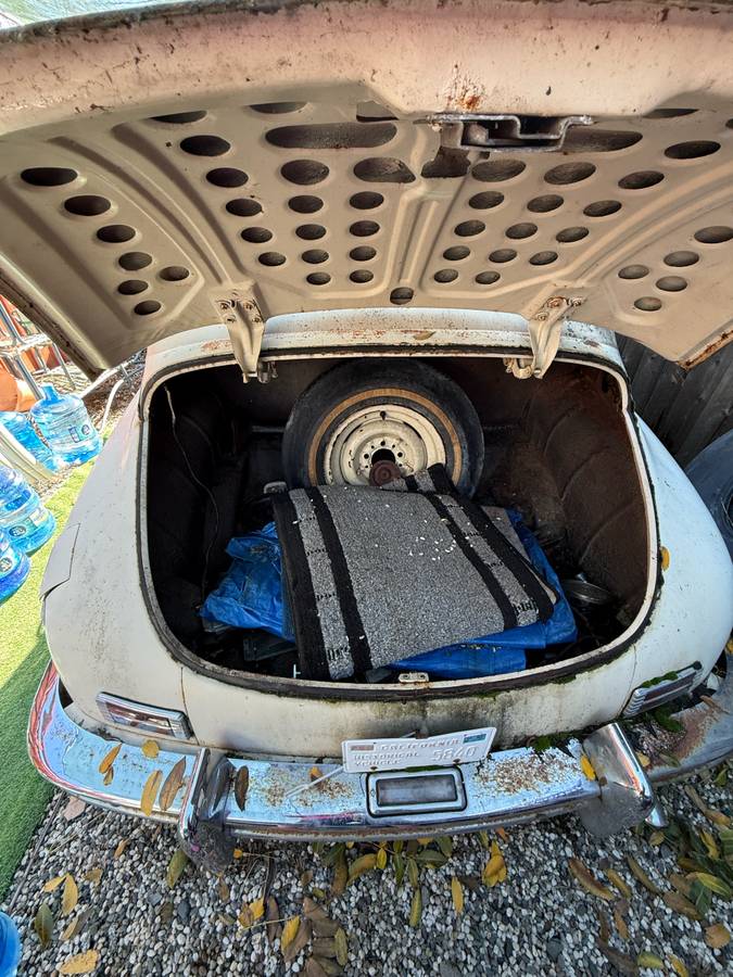 Packard-deluxe-1948-yellow-7