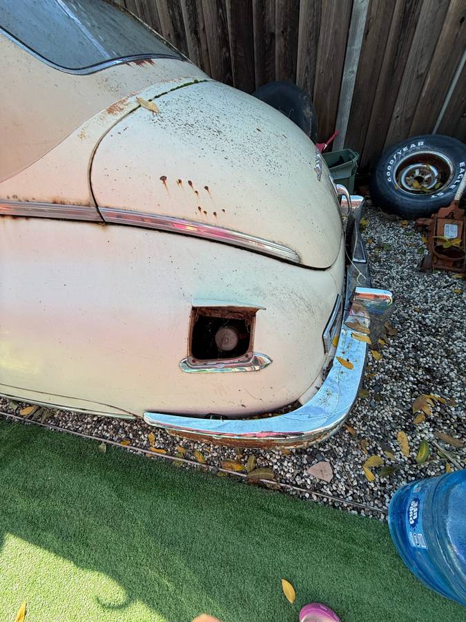 Packard-deluxe-1948-yellow-8