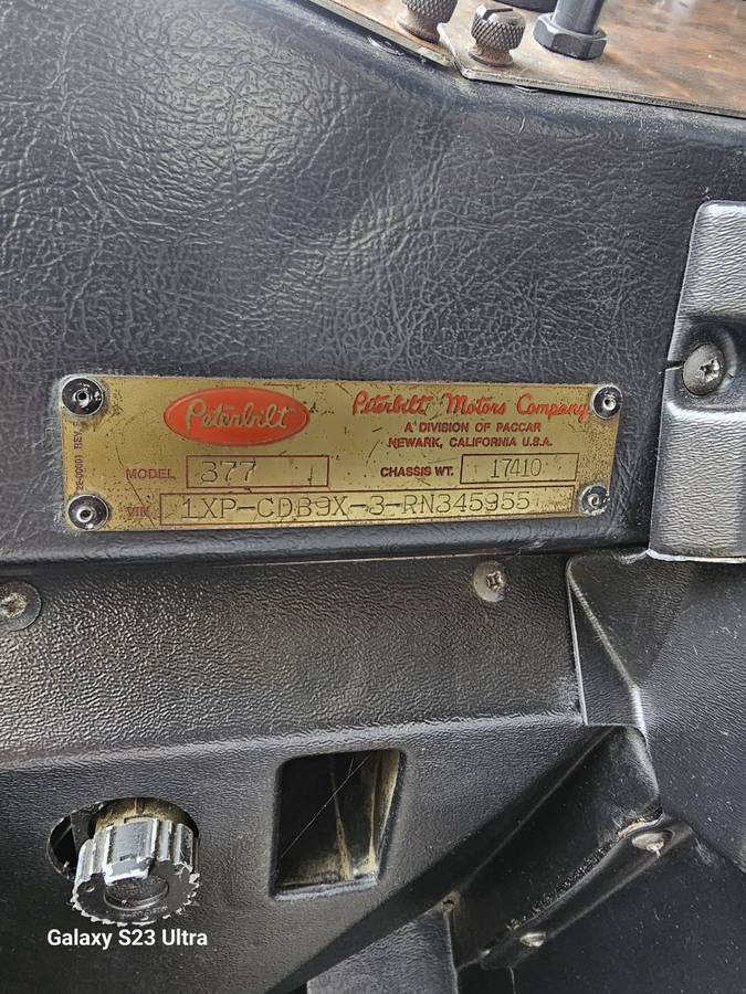 Peterbilt-377-diesel-1994-custom-10