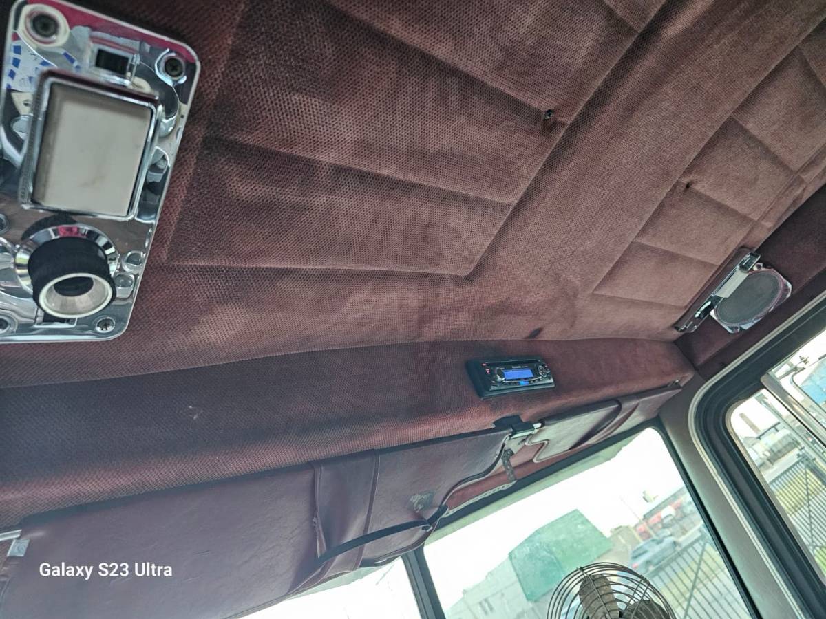 Peterbilt-377-diesel-1994-custom-7