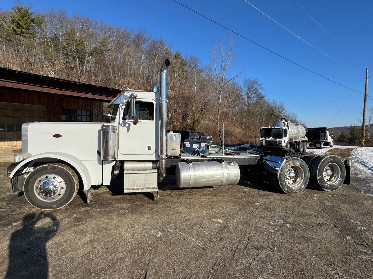 Peterbilt-379-diesel-1996-white-1