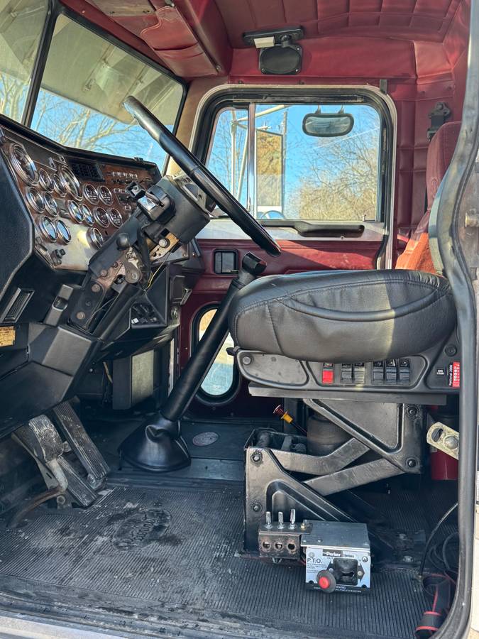 Peterbilt-379-diesel-1996-white-11