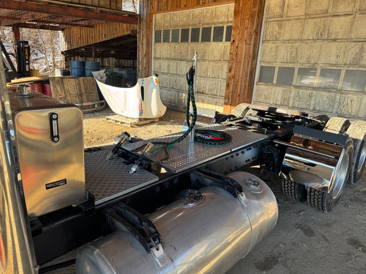 Peterbilt-379-diesel-1996-white-14