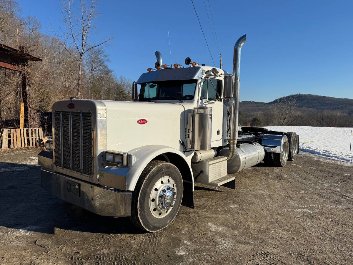 Peterbilt-379-diesel-1996-white