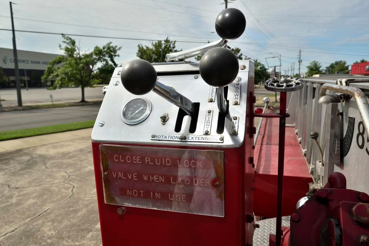 Pirsch-Aerial-Ladder-1960-Other-37