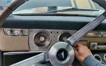 Plymouth-Barracuda-1965-Coupe-12