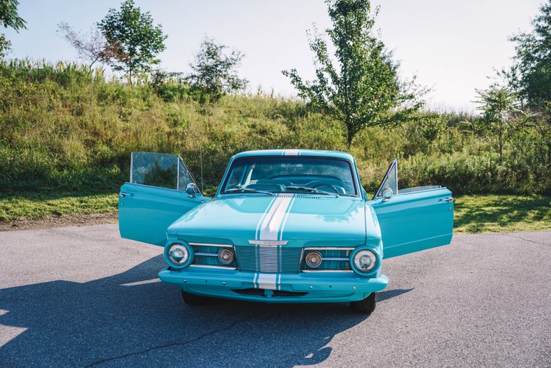 Plymouth-Barracuda-1965-Turquoise-TurquoiseWhite-1
