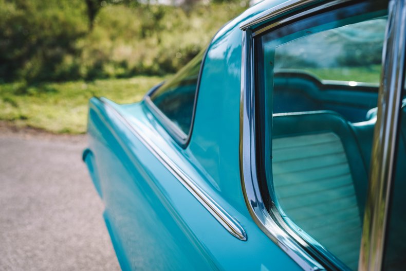 Plymouth-Barracuda-1965-Turquoise-TurquoiseWhite-12
