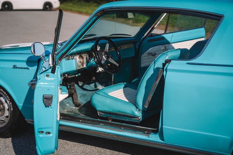 Plymouth-Barracuda-1965-Turquoise-TurquoiseWhite-18