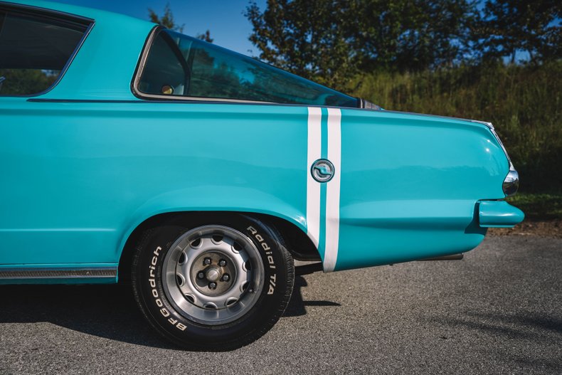 Plymouth-Barracuda-1965-Turquoise-TurquoiseWhite-19
