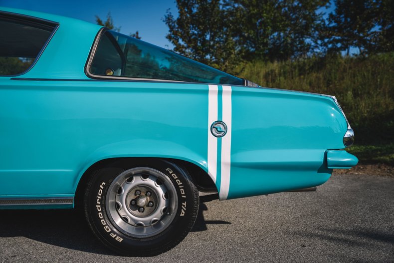 Plymouth-Barracuda-1965-Turquoise-TurquoiseWhite-20