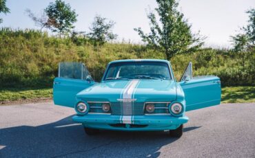 Plymouth-Barracuda-1965-Turquoise-TurquoiseWhite-3