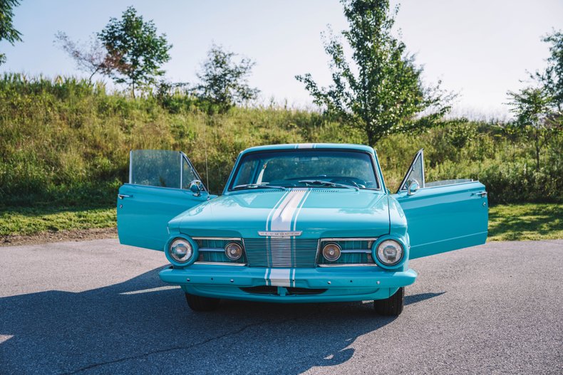 Plymouth-Barracuda-1965-Turquoise-TurquoiseWhite-3