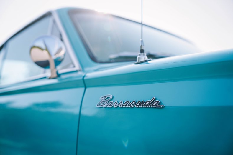 Plymouth-Barracuda-1965-Turquoise-TurquoiseWhite-35