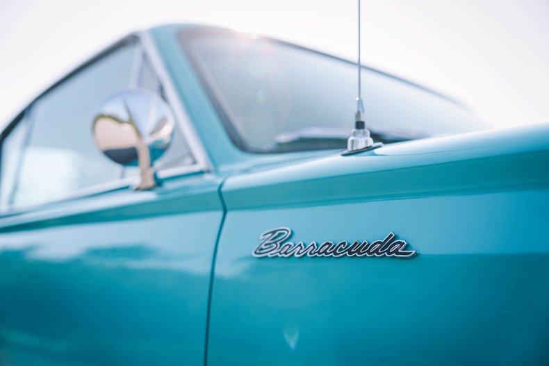 Plymouth-Barracuda-1965-Turquoise-TurquoiseWhite-36