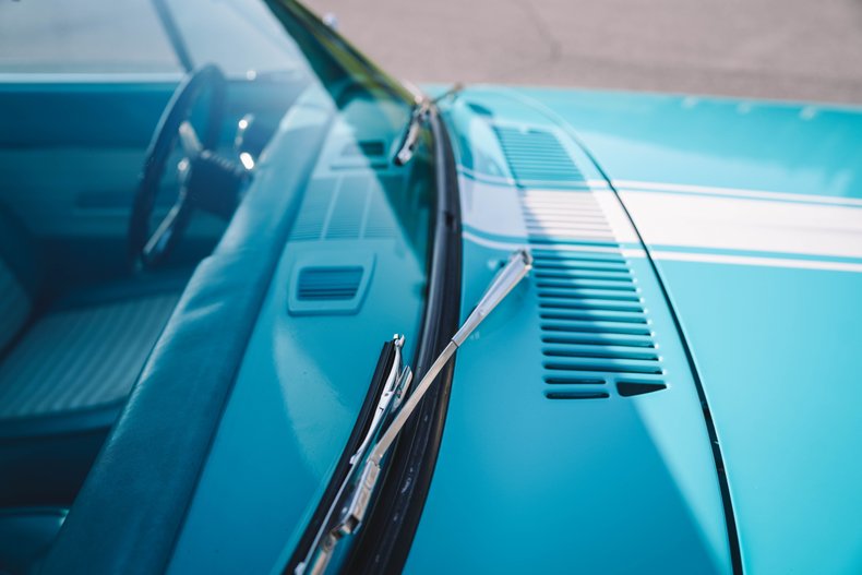 Plymouth-Barracuda-1965-Turquoise-TurquoiseWhite-37