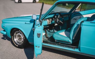 Plymouth-Barracuda-1965-Turquoise-TurquoiseWhite-4