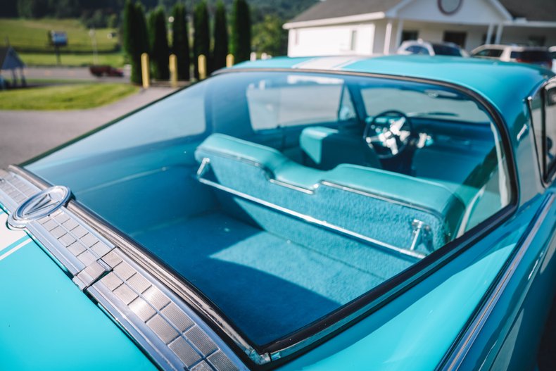 Plymouth-Barracuda-1965-Turquoise-TurquoiseWhite-41