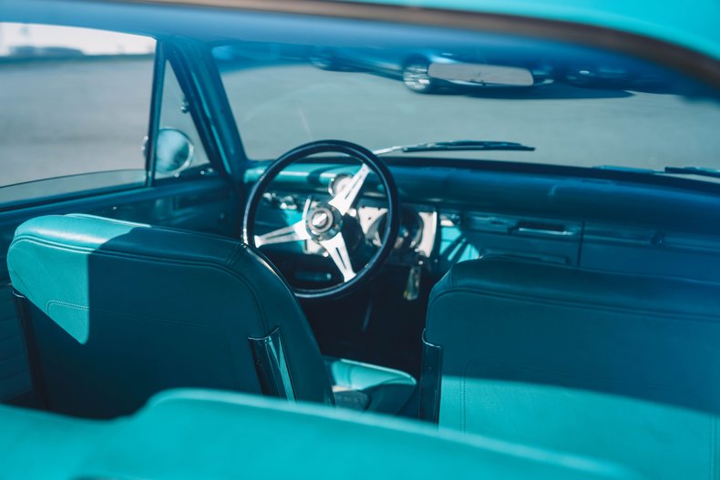 Plymouth-Barracuda-1965-Turquoise-TurquoiseWhite-42