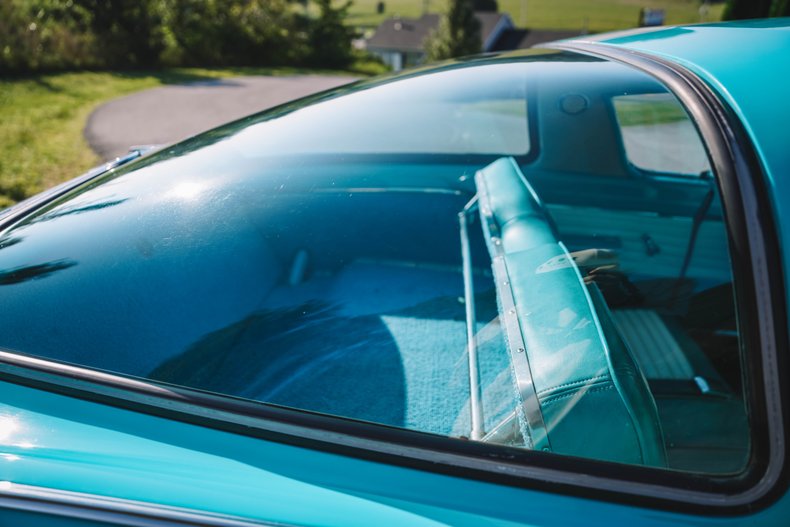 Plymouth-Barracuda-1965-Turquoise-TurquoiseWhite-43