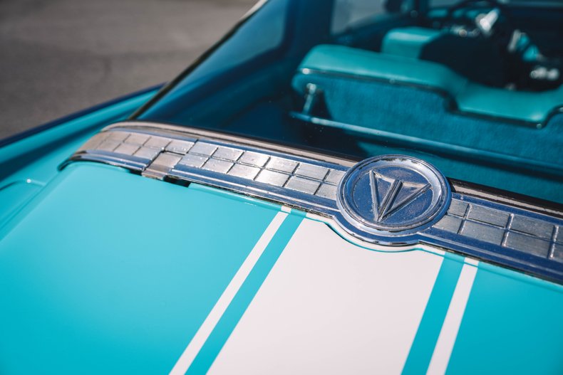 Plymouth-Barracuda-1965-Turquoise-TurquoiseWhite-44