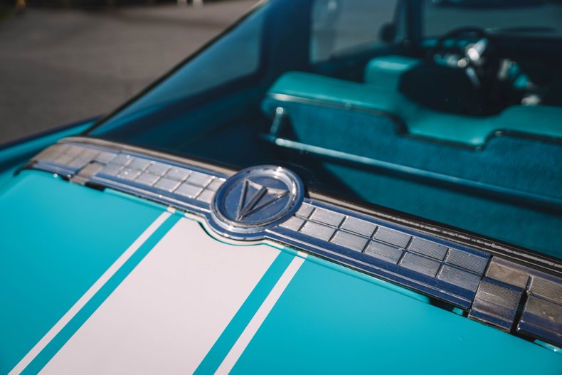 Plymouth-Barracuda-1965-Turquoise-TurquoiseWhite-46