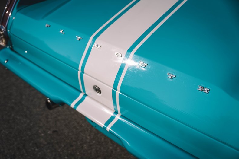 Plymouth-Barracuda-1965-Turquoise-TurquoiseWhite-47