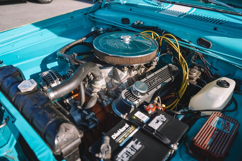 Plymouth-Barracuda-1965-Turquoise-TurquoiseWhite-49