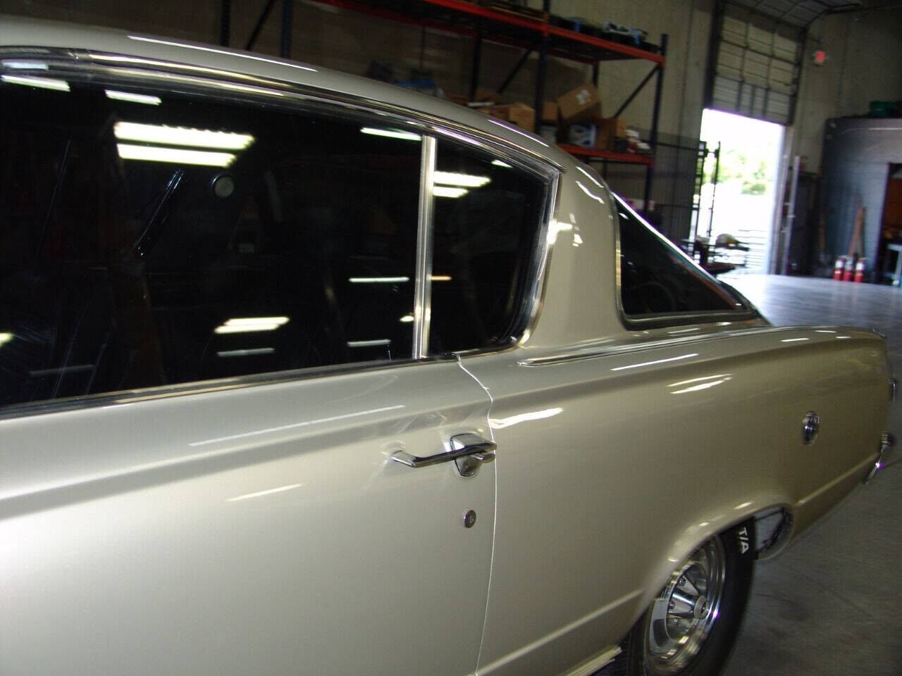 Plymouth-Barracuda-1966-Coupe-37