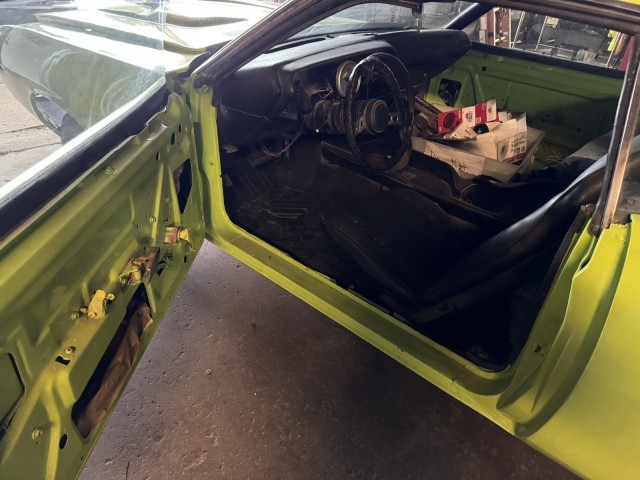 Plymouth-Barracuda-1973-Coupe-4