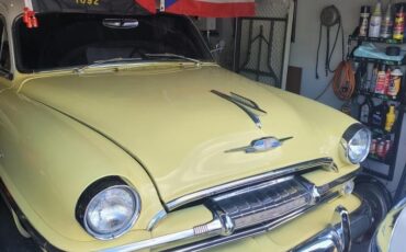 Plymouth-Belvedere-1954-Sedan