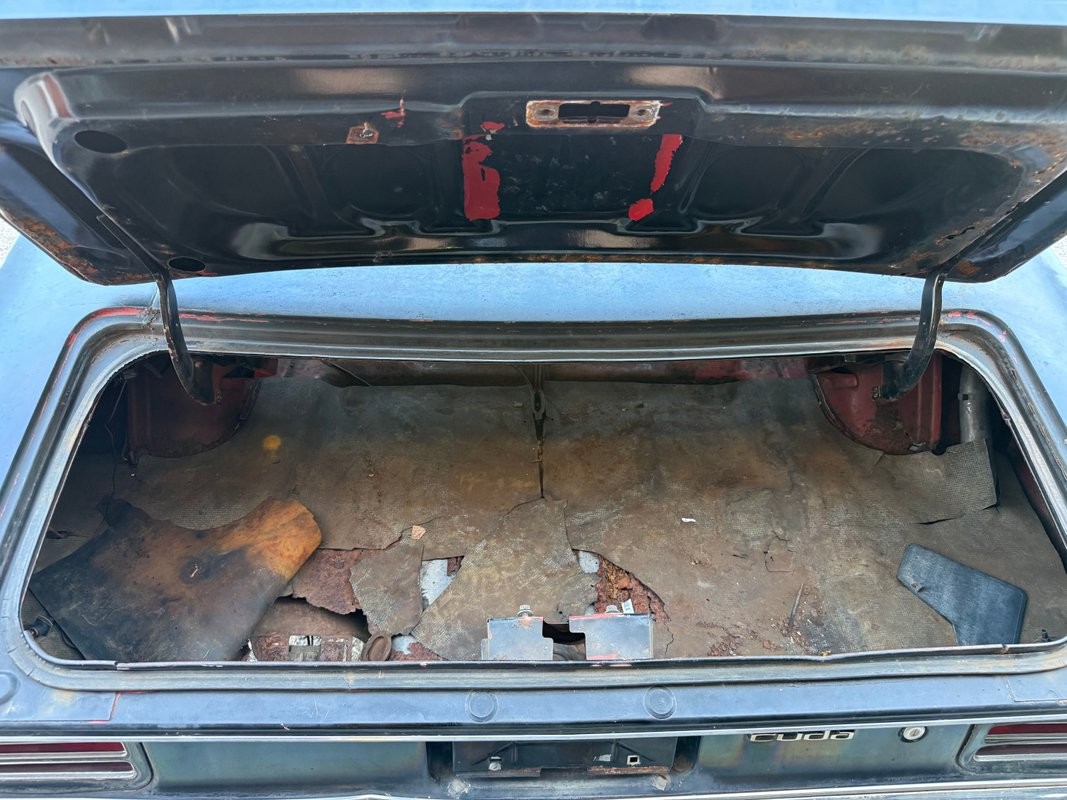 Plymouth-Cuda-1970-19