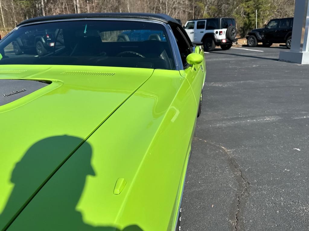 Plymouth-Cuda-Convertible-528-CI-Hemi-Resto-mod-5-speed-tremec-1970-17