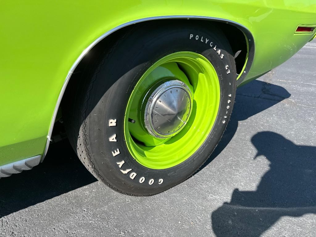 Plymouth-Cuda-Convertible-528-CI-Hemi-Resto-mod-5-speed-tremec-1970-27