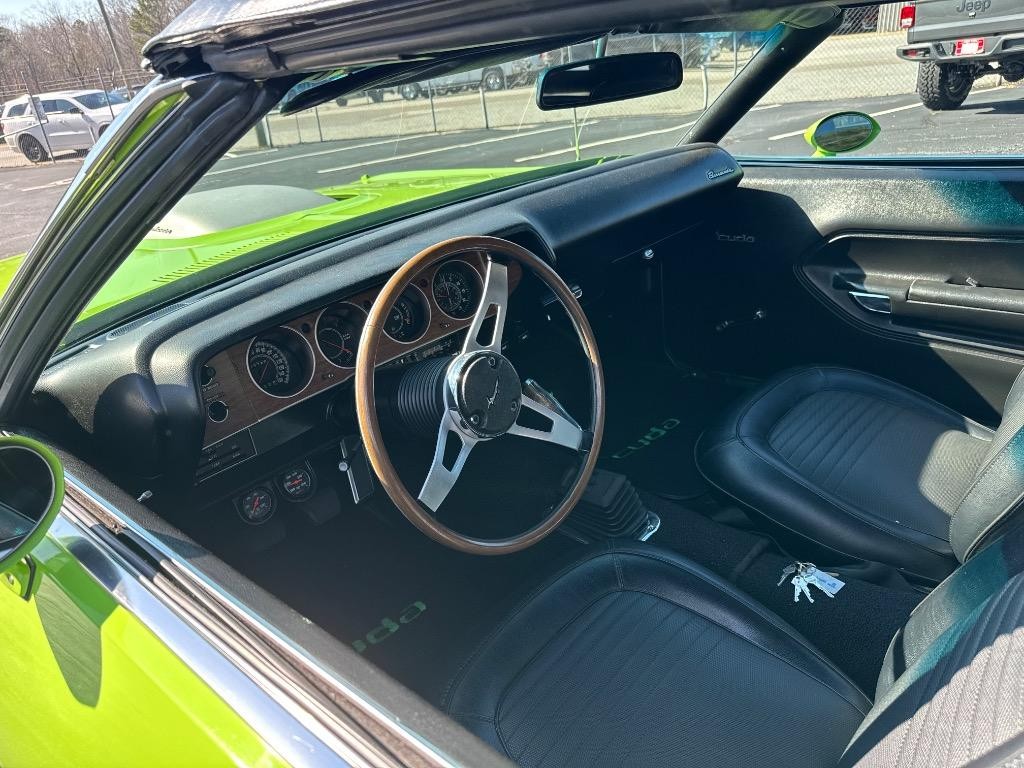 Plymouth-Cuda-Convertible-528-CI-Hemi-Resto-mod-5-speed-tremec-1970-32