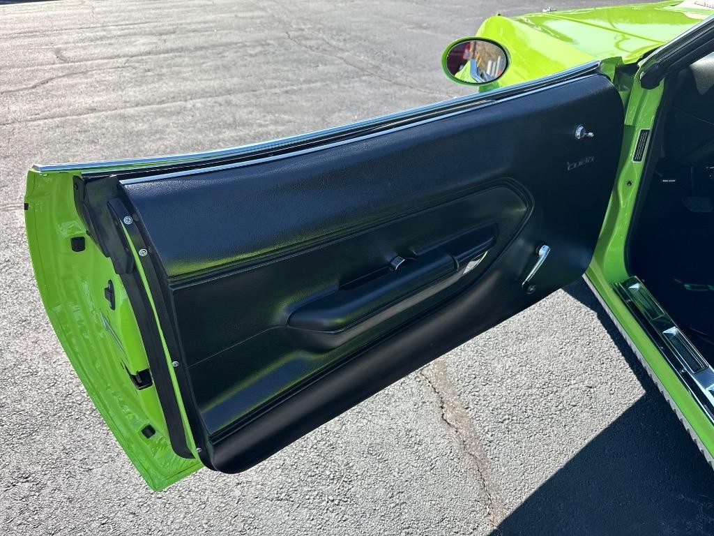 Plymouth-Cuda-Convertible-528-CI-Hemi-Resto-mod-5-speed-tremec-1970-33